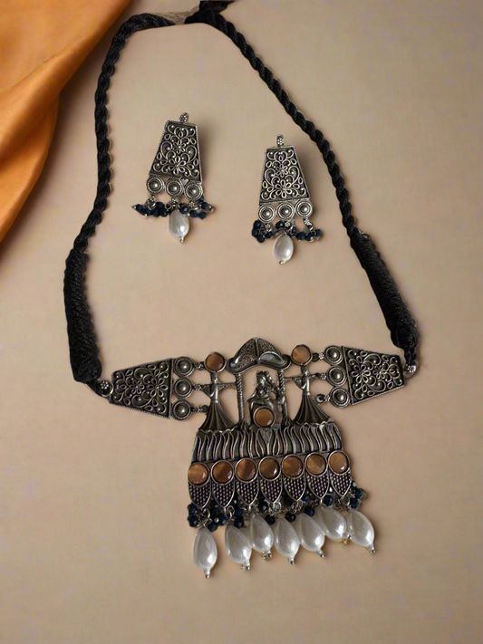 Doli Pendant Choker Set